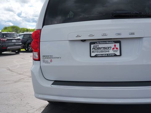 Used 2018 Dodge Grand Caravan SE w/ UConnect Hands-Free Group FWD image 10