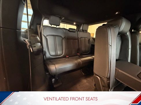 Used 2025 Jeep Wagoneer 4WD image 15