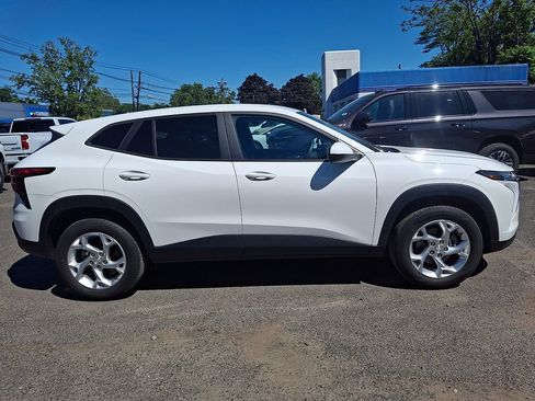 Certified 2024 Chevrolet Trax LS w/ LS Convenience Package FWD image 9