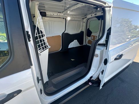 Used 2021 Ford Transit Connect XL image 9