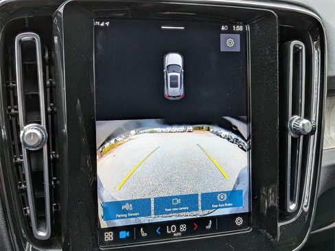 Certified 2024 Volvo XC40 B5 Core image 22