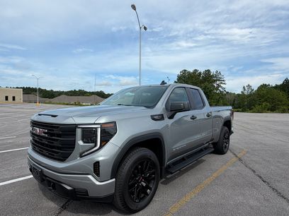 Used 2025 GMC Sierra 1500 Pro w/ Graphite Edition