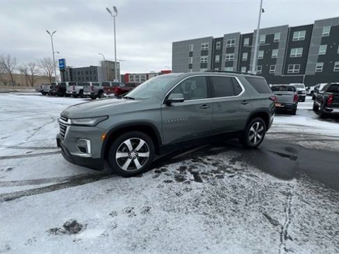 Used 2023 Chevrolet Traverse LT w/ LT Premium Package image 4