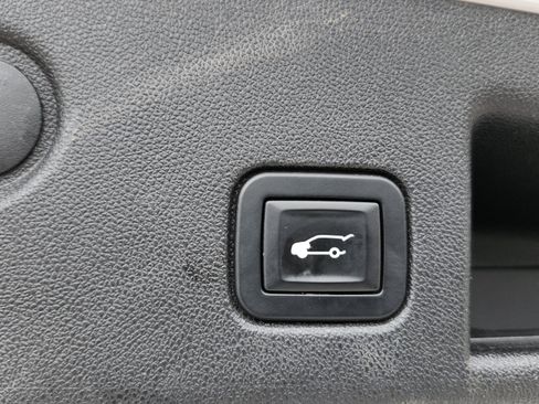 Used 2018 Chevrolet Equinox LT FWD image 22