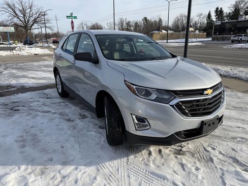 Used 2020 Chevrolet Equinox LS image 33