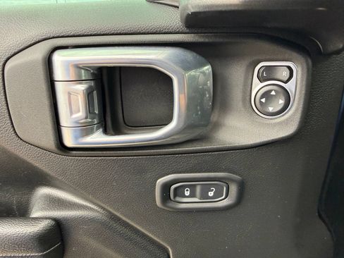 Used 2022 Jeep Wrangler Sport AWD/4WD image 11
