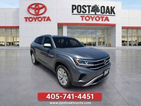Used 2020 Volkswagen Atlas Cross Sport SE w/ Panoramic Sunroof Package FWD image 1