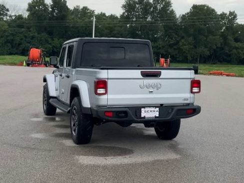 Used 2022 Jeep Gladiator Overland w/ Cold Weather Group AWD/4WD image 7