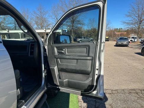 Used 2018 RAM 1500 Express image 19