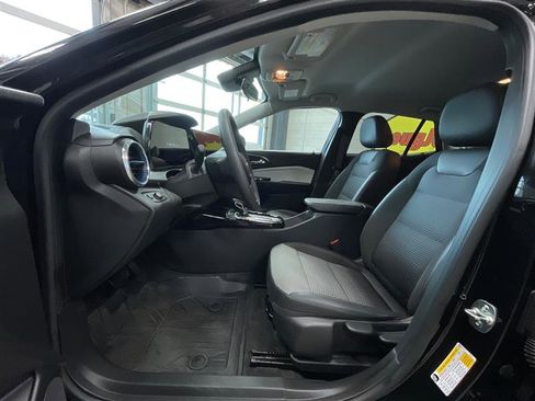 Used 2024 Chevrolet Trax LT image 11