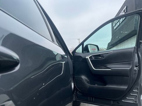 Used 2020 Toyota RAV4 LE AWD/4WD image 32