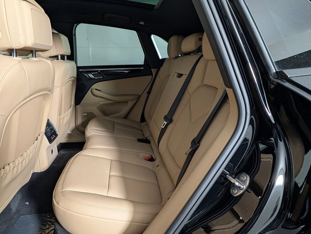 Certified 2026 Porsche Macan AWD/4WD image 24