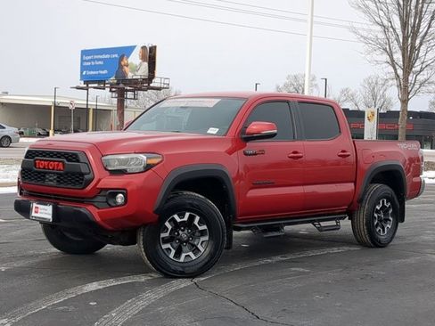 Certified 2022 Toyota Tacoma TRD Off-Road image 2