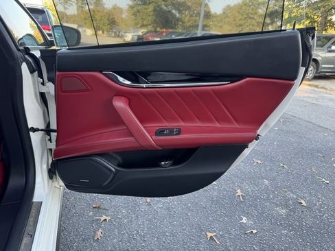 Used 2019 Maserati Quattroporte S image 12