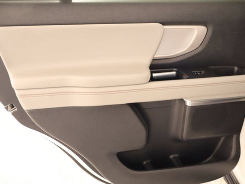 Used 2025 Ford Expedition Active AWD/4WD image 21