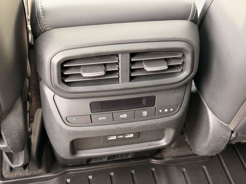 Used 2023 Honda Pilot Touring image 28