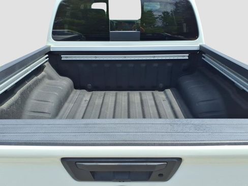 Used 2024 Nissan Frontier SV w/ SV Convenience Package RWD image 6