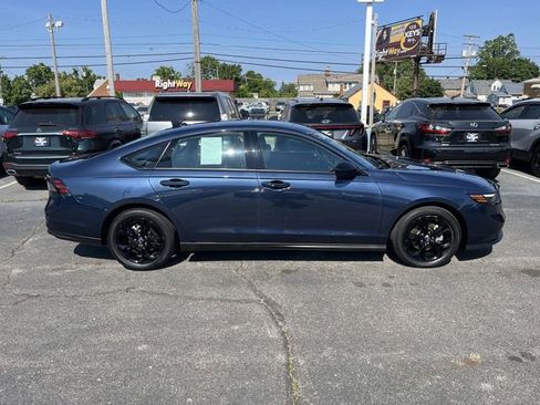 Used 2025 Honda Accord SE image 11