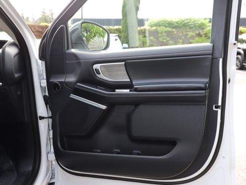 Used 2025 Ford Expedition Max Platinum AWD/4WD image 7