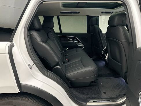Certified 2025 Land Rover Range Rover Long Wheelbase SE AWD/4WD image 7