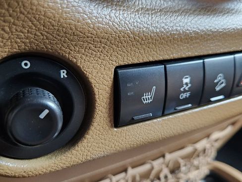 Used 2012 Jeep Wrangler Sahara w/ Dual Top Group AWD/4WD image 23