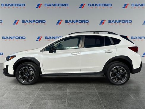 Used 2022 Subaru Crosstrek 2.0i image 2
