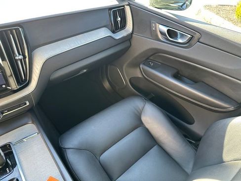 Used 2025 Volvo XC60 B5 Plus image 20