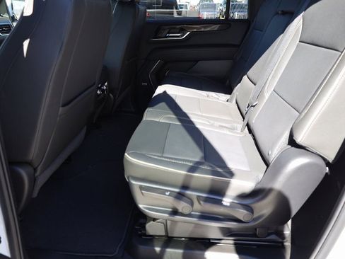 New 2026 GMC Yukon XL Elevation image 17