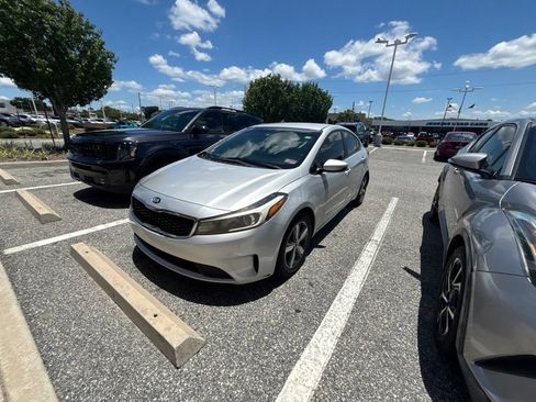Used 2018 Kia Forte LX w/ LX Popular Package FWD image 2