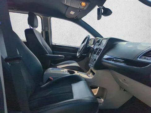 Used 2020 Dodge Grand Caravan SXT image 20