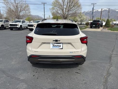 New 2026 Chevrolet Trax ACTIV w/ Sunroof Package FWD image 6