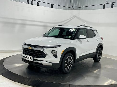 Used 2025 Chevrolet TrailBlazer LT w/ LT Cold Weather Package image 8