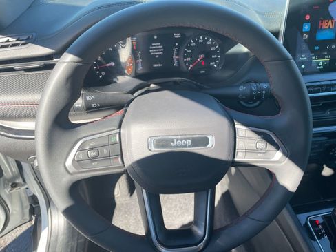 Used 2025 Jeep Compass Trailhawk image 28