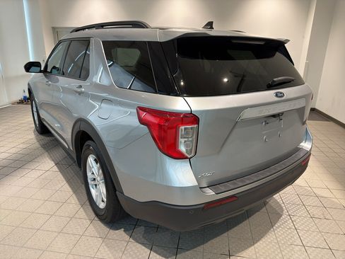 Used 2023 Ford Explorer XLT RWD image 3