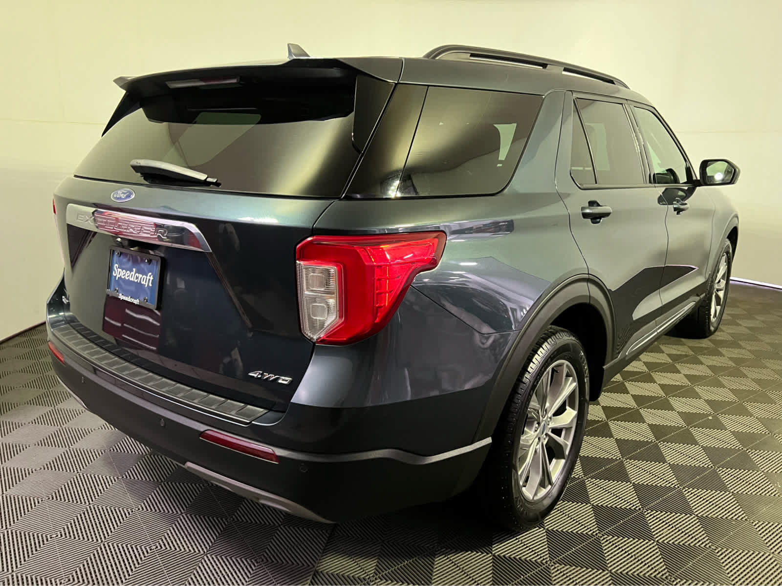 Used 2022 Ford Explorer XLT w/ Equipment Group 202A AWD/4WD image 7