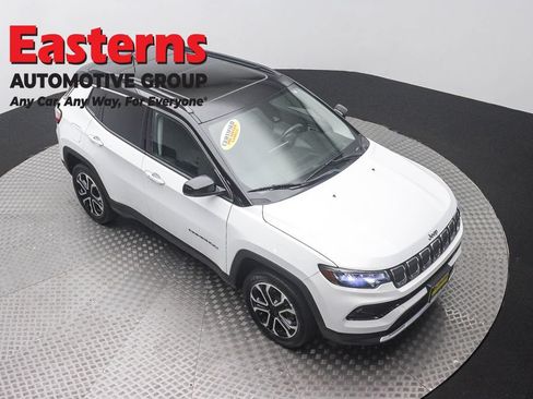 Used 2022 Jeep Compass Limited w/ Sun and Sound Group AWD/4WD image 3