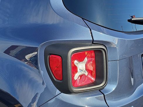 Used 2022 Jeep Renegade Latitude w/ Convenience Group image 33