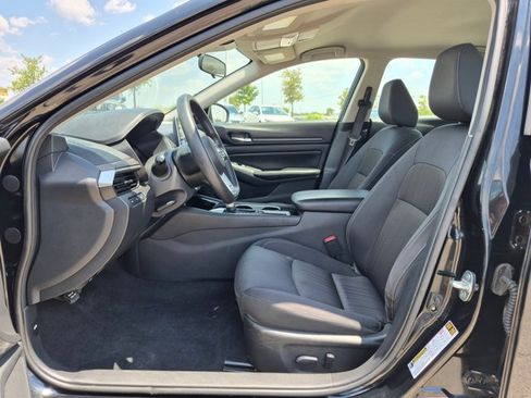 Used 2024 Nissan Altima 2.5 SV FWD image 16