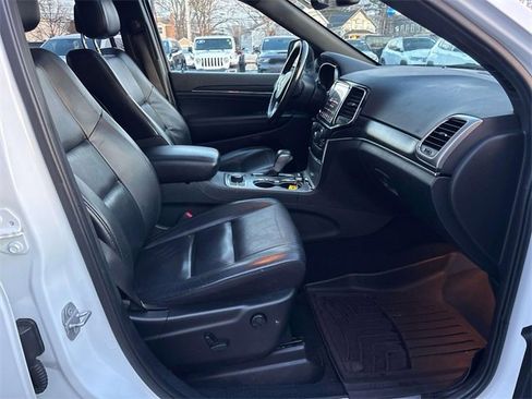 Used 2019 Jeep Grand Cherokee Limited image 15