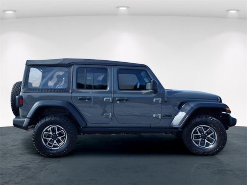 Used 2023 Jeep Wrangler Sport image 5