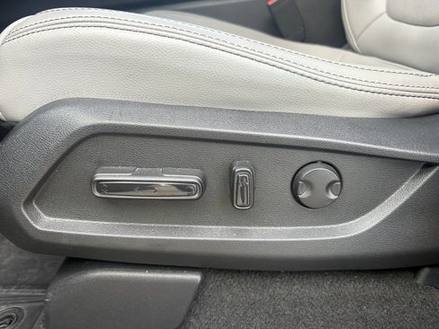 Certified 2025 Honda Pilot Touring image 27