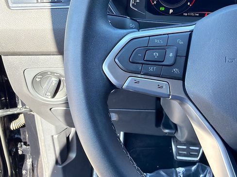 Used 2023 Volkswagen Tiguan SEL R-Line image 36