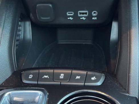 Used 2022 Chevrolet TrailBlazer RS w/ Sun and Liftgate Package image 23