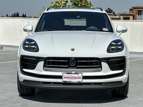 Certified 2026 Porsche Macan AWD/4WD image 11