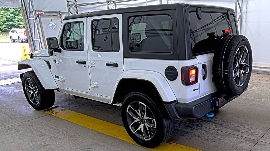 Used 2024 Jeep Wrangler Unlimited w/ Convenience Group AWD/4WD image 4