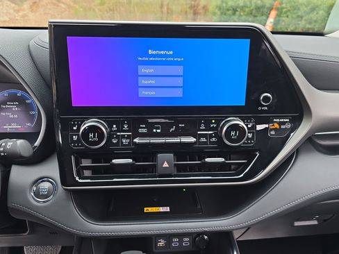 Used 2023 Toyota Highlander Limited image 19