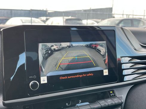 Used 2025 Toyota Camry LE image 17