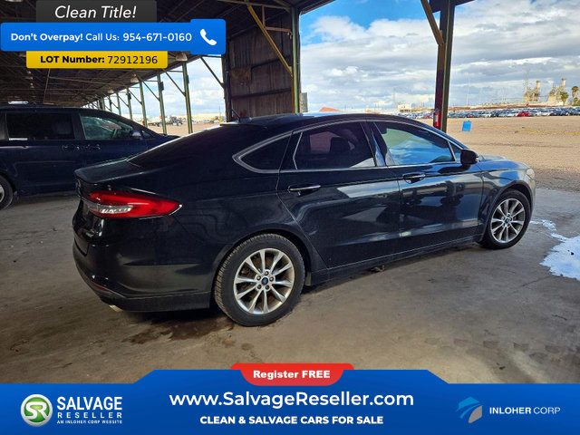 Used 2017 Ford Fusion SE FWD image 4