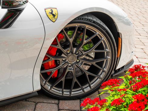 Used 2022 Ferrari SF90 Spider image 45