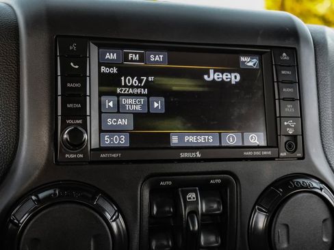 Used 2017 Jeep Wrangler Unlimited Rubicon image 26